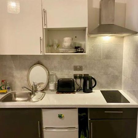Modern Studio Apartment Sleeps 4 People Opposite Westfield Shepherds Bush London Exterior photo